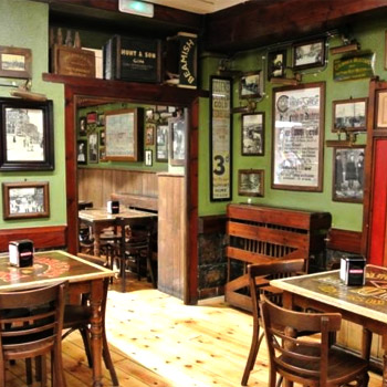 Molly MaloneC. Ildefonso S&aacute;nchez del R&iacute;o, 8, 33510Pola de Siero, Asturias